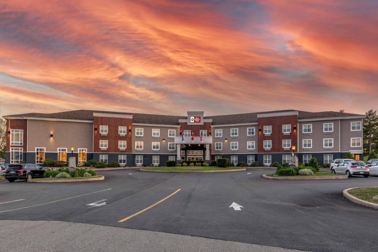 Western & Convention Centre Hotel