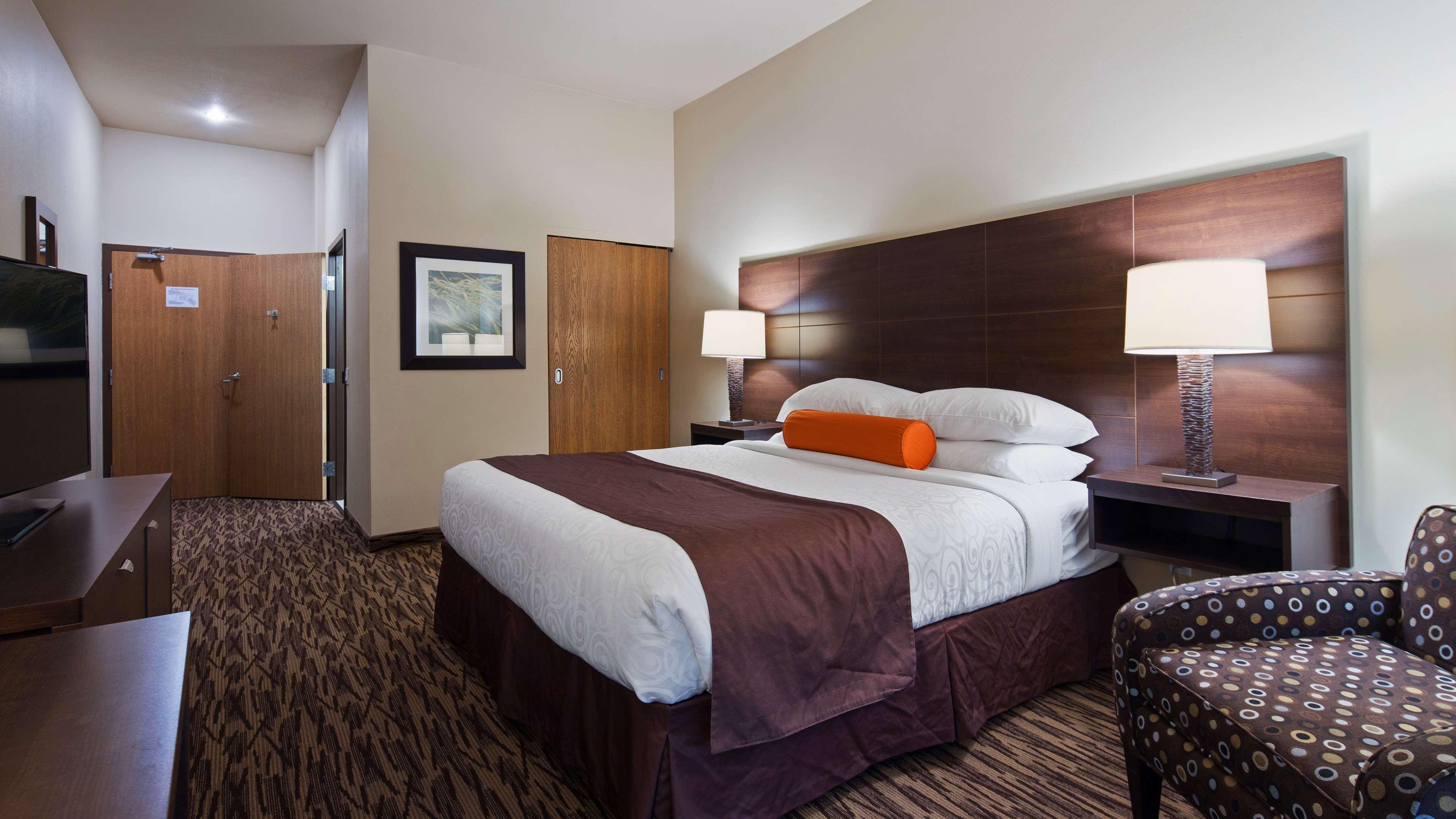 Hotel Western & Convention Centre