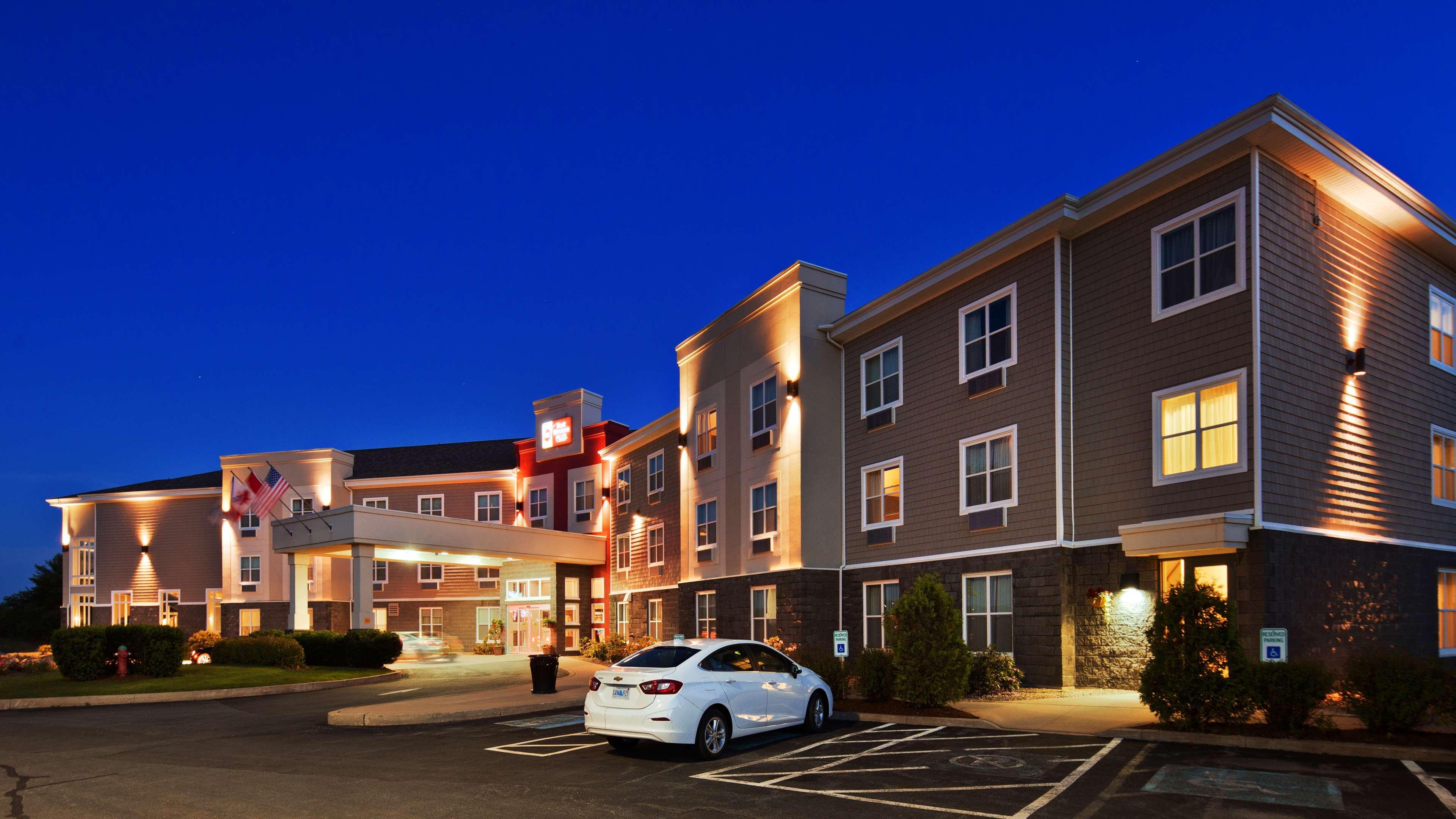 Western & Convention Centre Hotel