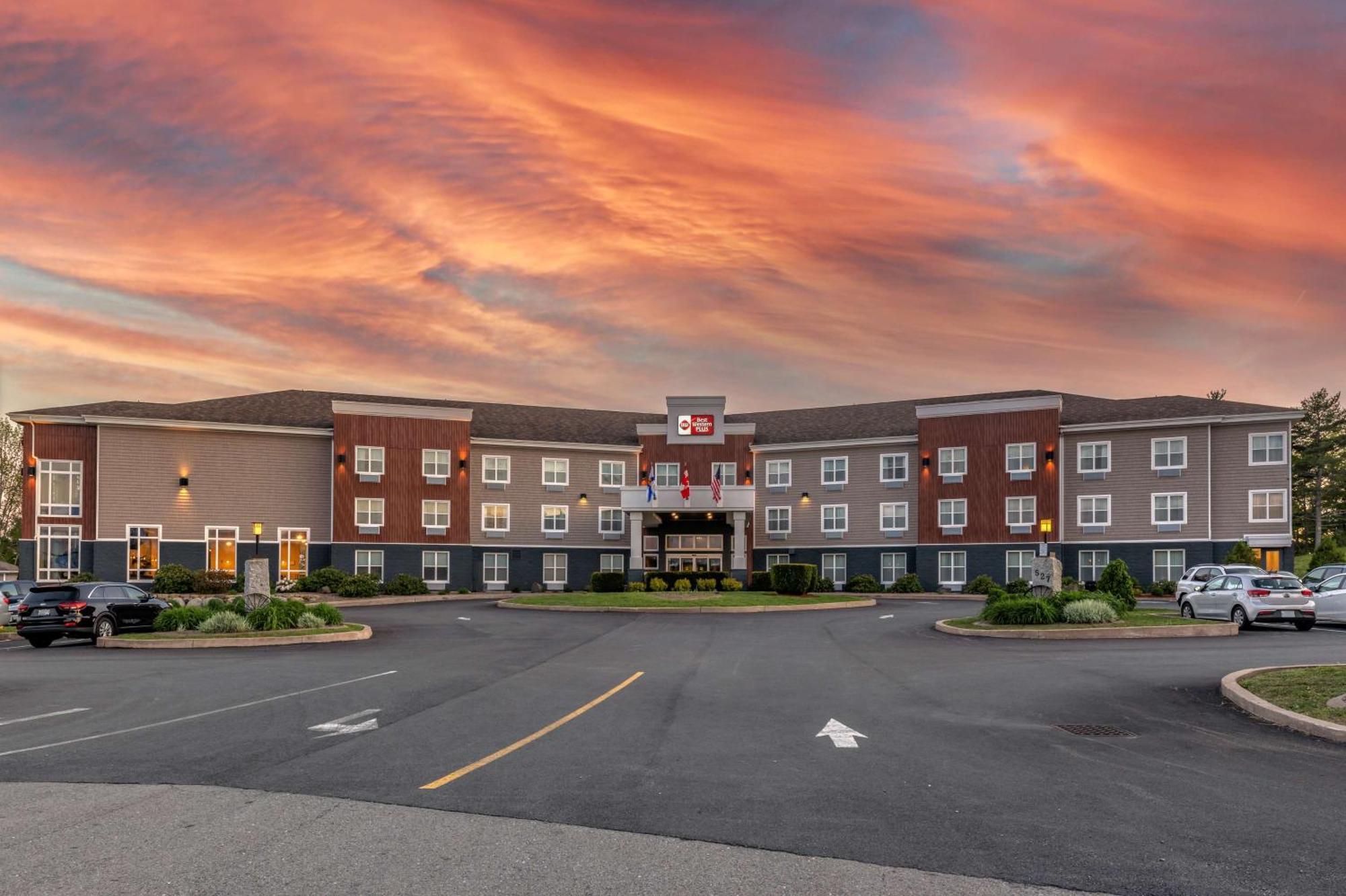 Hotel Western & Convention Centre